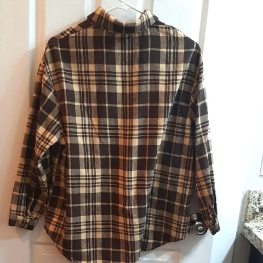 ROMWE classic brown and cream plaid flannel shirt. Small for Juniors